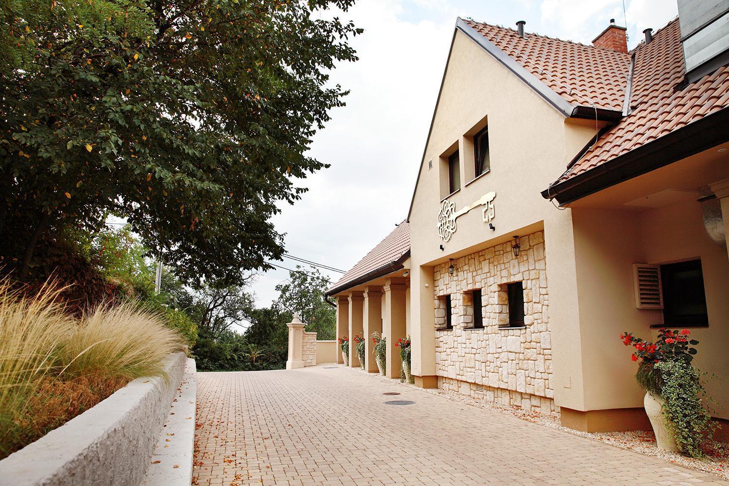 Hotel Zlaty Klucik - Golden Key With Luxury Spa Nitra Ngoại thất bức ảnh
