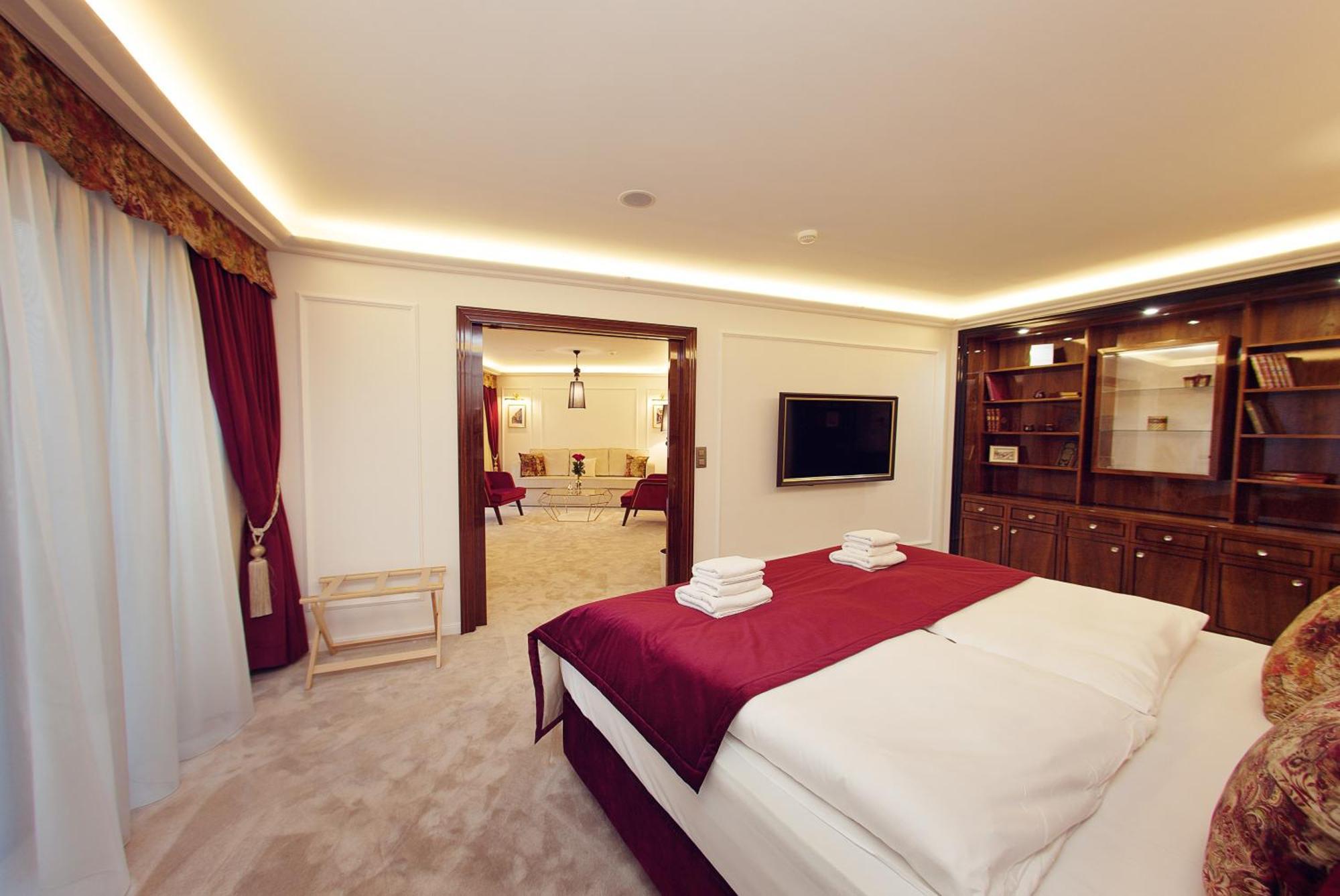 Hotel Zlaty Klucik - Golden Key With Luxury Spa Nitra Ngoại thất bức ảnh