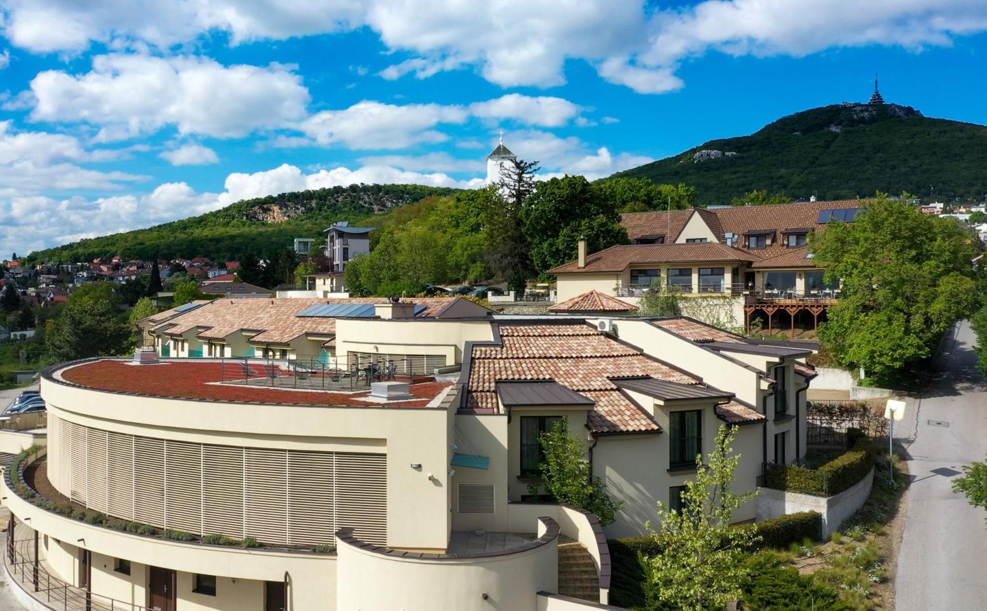 Hotel Zlaty Klucik - Golden Key With Luxury Spa Nitra Ngoại thất bức ảnh