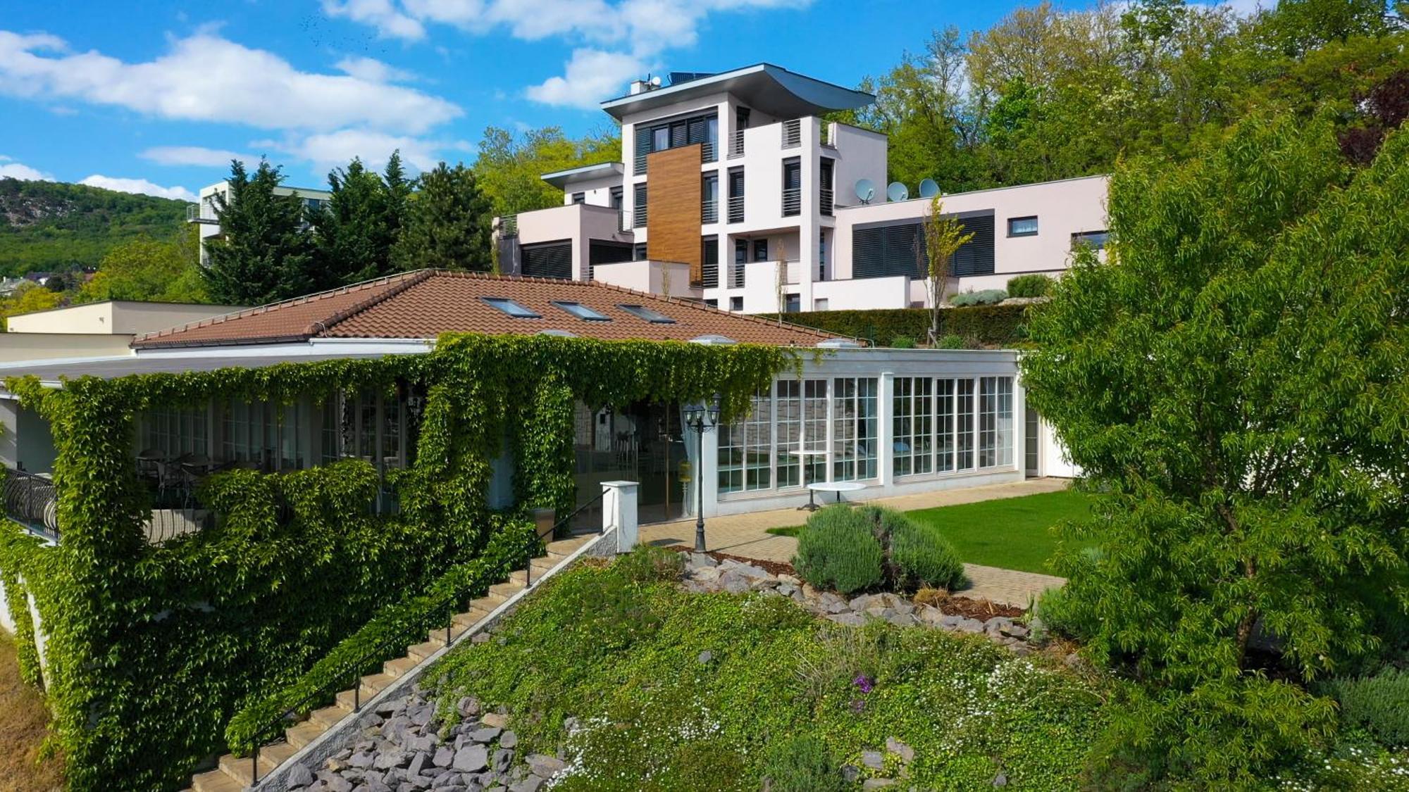 Hotel Zlaty Klucik - Golden Key With Luxury Spa Nitra Ngoại thất bức ảnh